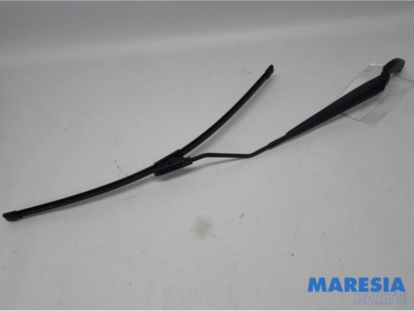 Renault - Clio - Front wiper arm
