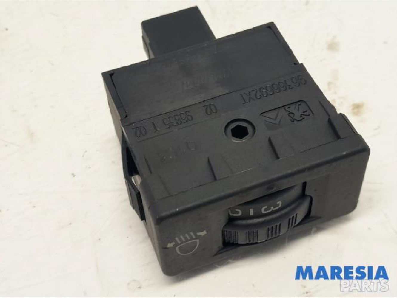 Peugeot - 5008 - AIH headlight switch