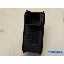 Peugeot - 5008 - Electric window switch