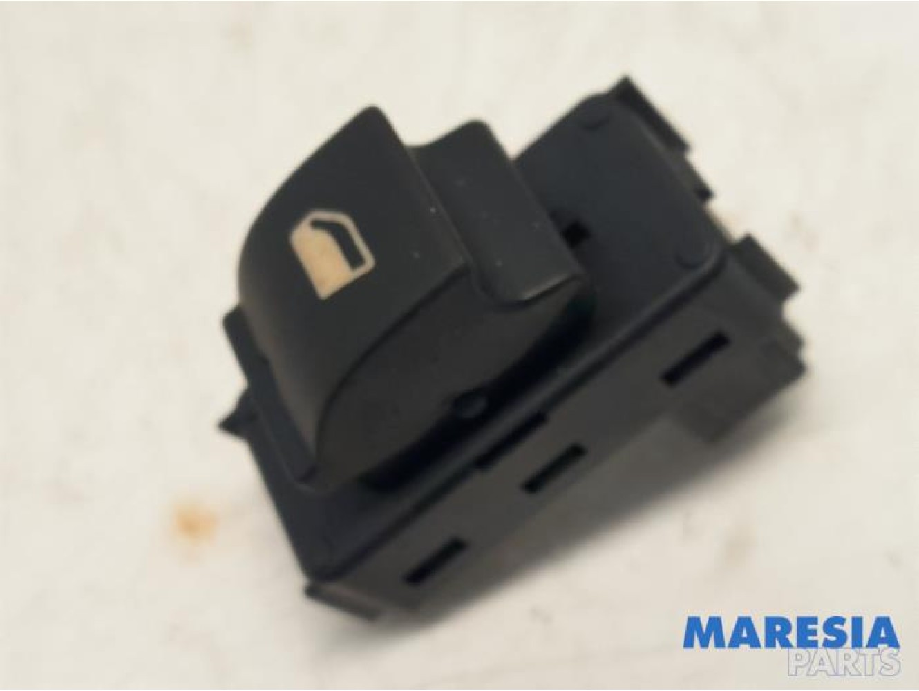 Peugeot - 5008 - Electric window switch