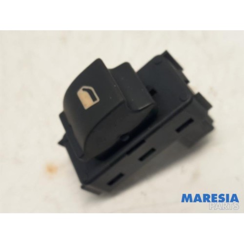 Peugeot - 5008 - Electric window switch