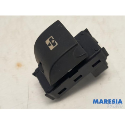 Peugeot - 5008 - Electric window switch