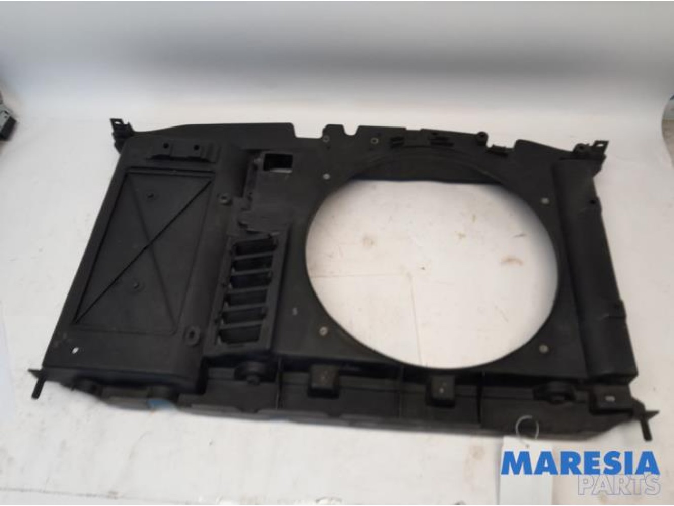 Peugeot - 5008 - Front panel