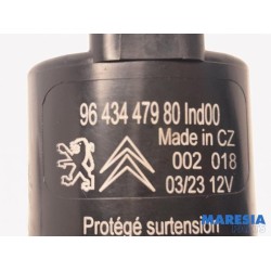 Peugeot - 5008 - Scheibensprüherpumpe vorne