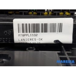 Peugeot - 5008 - Fuse box