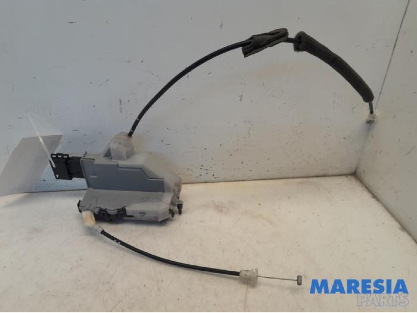 Peugeot - 5008 - Rear door lock mechanism 4-door, left
