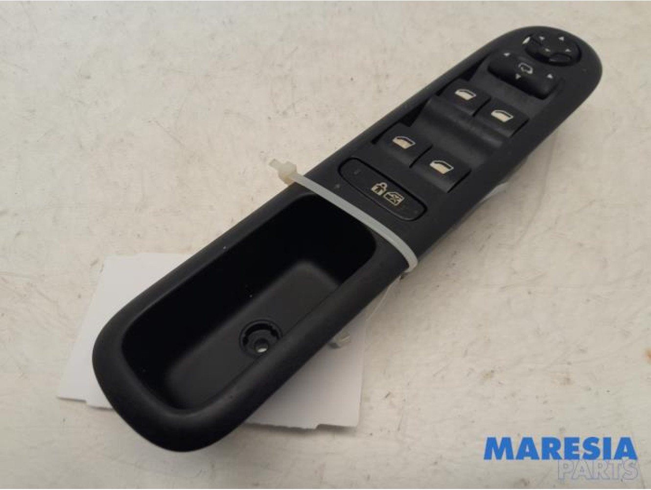 Peugeot - 5008 - Multi-functional window switch