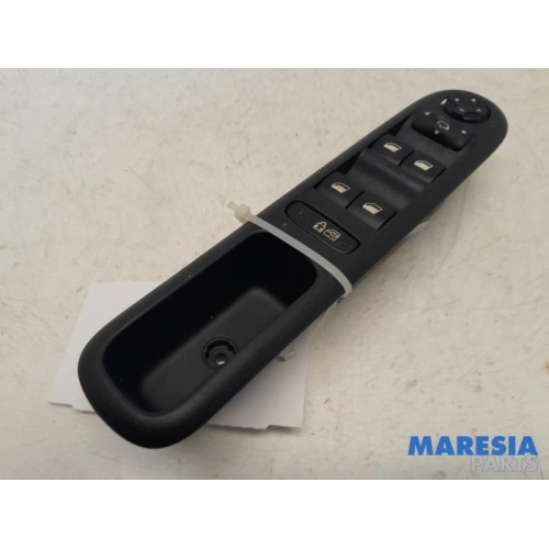 Peugeot - 5008 - Multi-functional window switch