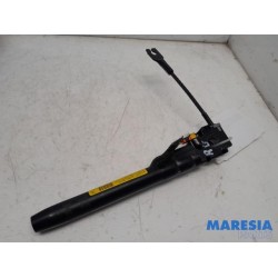 Peugeot - 5008 - Seatbelt tensioner, right