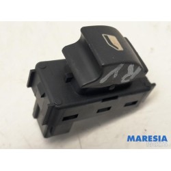 Peugeot - 5008 - Electric window switch