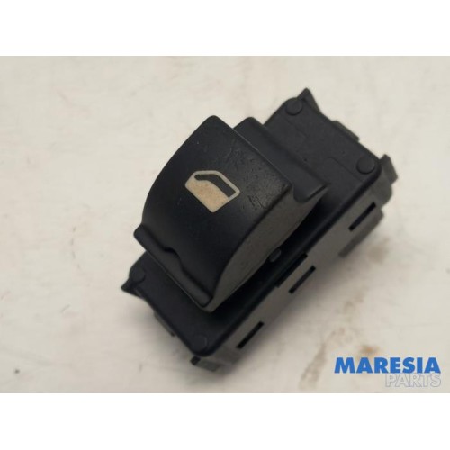 Peugeot - 5008 - Electric window switch