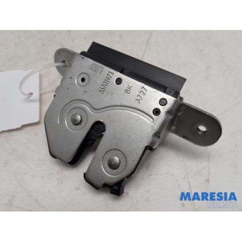 Fiat - 500 - Tailgate lock mechanism