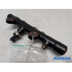 Renault - Clio - Fuel injector nozzle