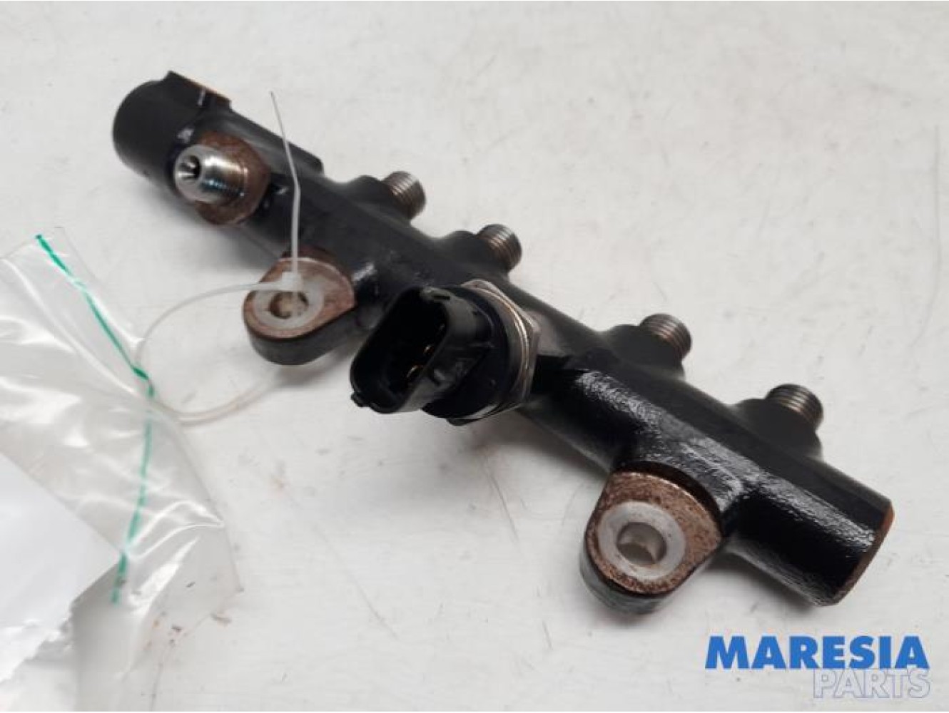 Renault - Clio - Fuel injector nozzle
