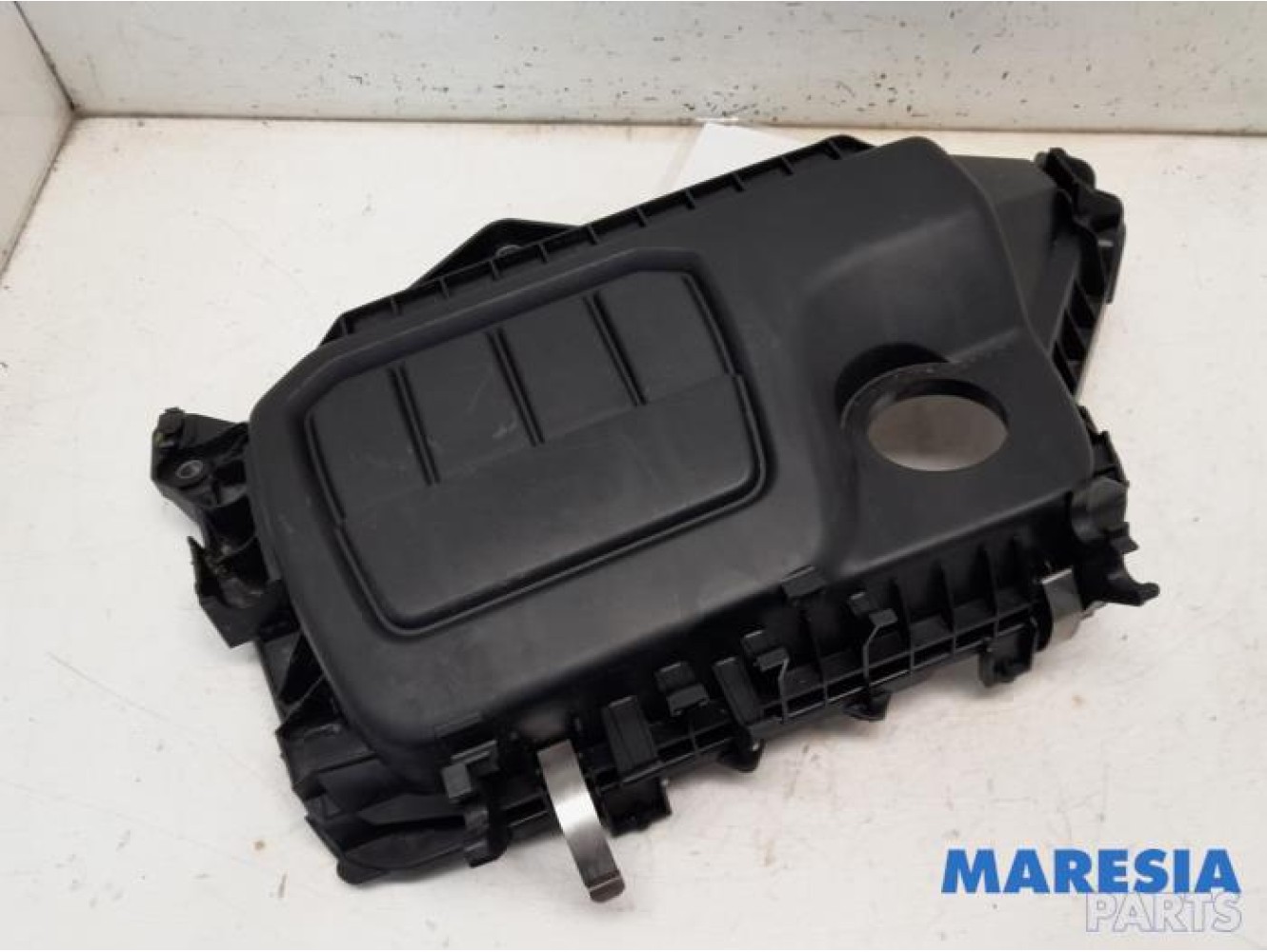 Renault - Trafic - Engine cover
