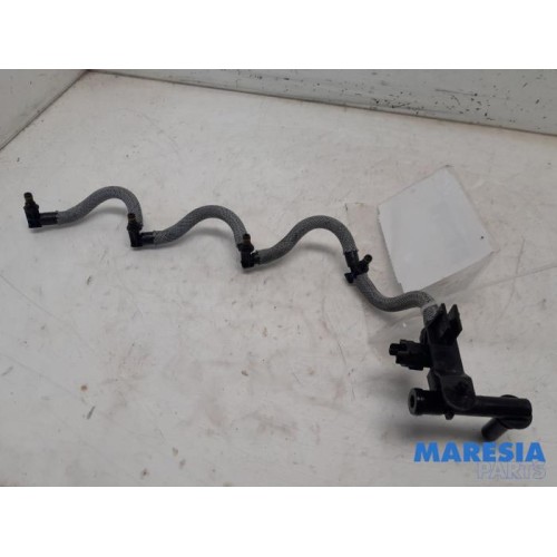 Renault - Trafic - Brandstof retourleiding