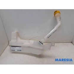 Renault - Clio - Front windscreen washer reservoir