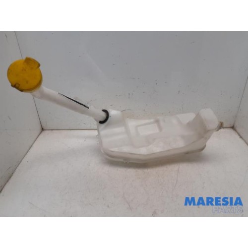 Renault - Clio - Front windscreen washer reservoir