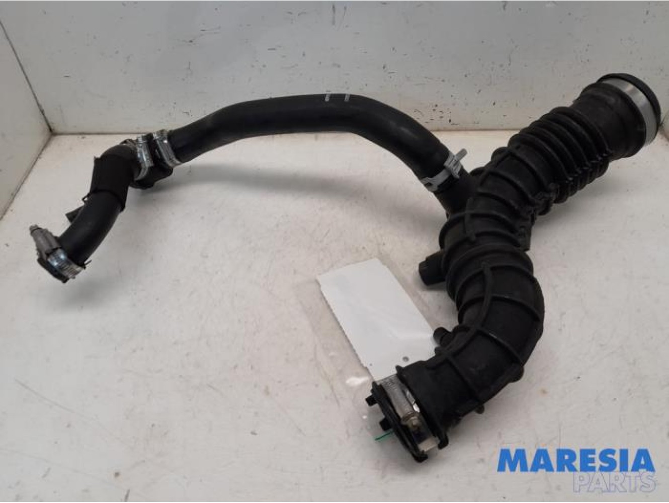 Renault - Clio - Air intake hose