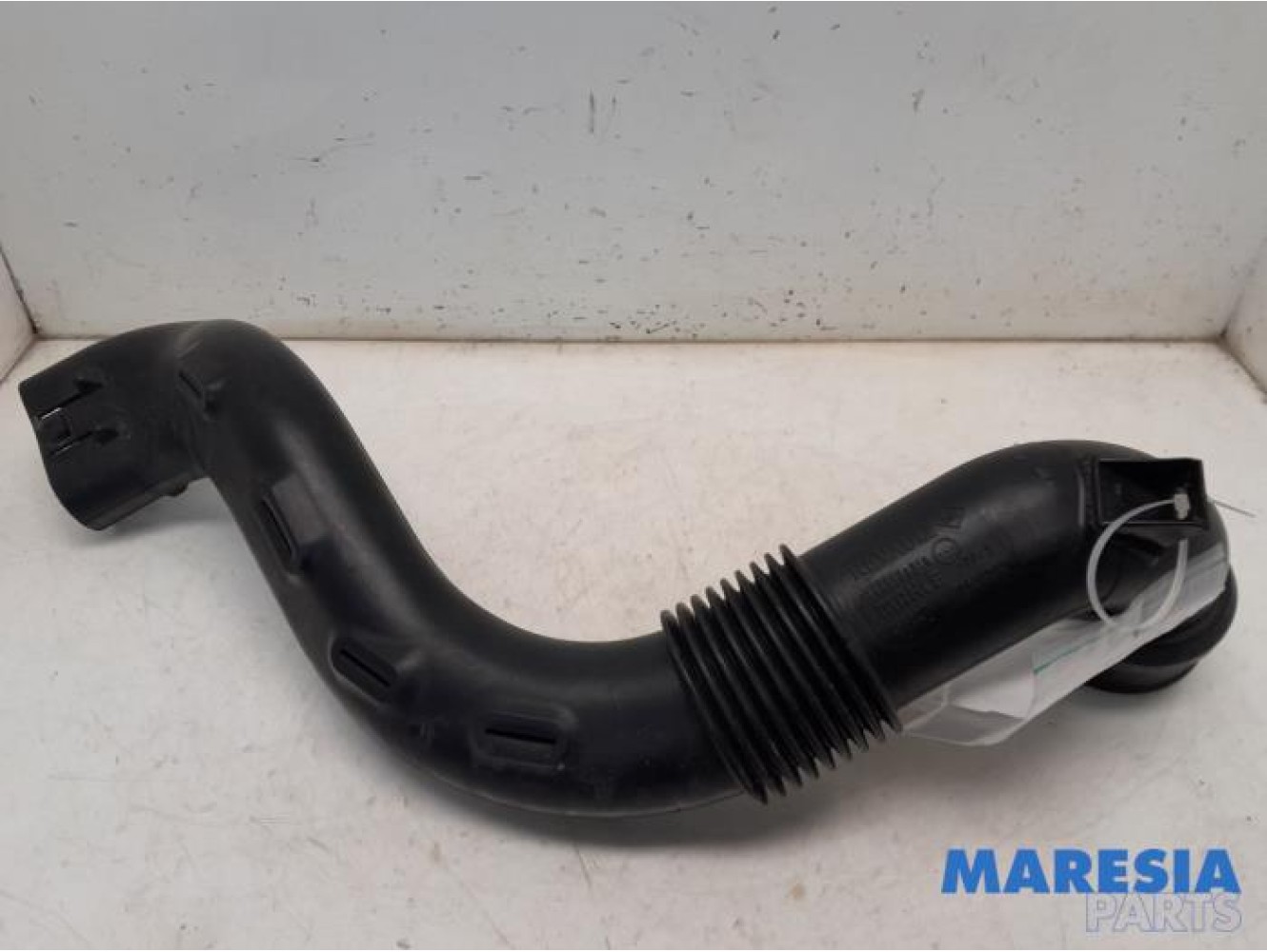 Renault - Clio - Air intake hose