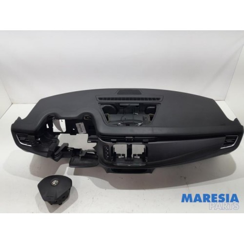 Alfa Romeo - Giulietta - Airbag set + dashboard