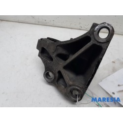 Renault - Trafic - Motorsteun