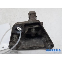 Renault - Scenic - Engine mount
