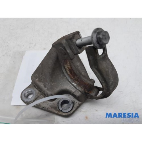 Renault - Scenic - Engine mount