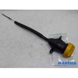 Renault - Scenic - Oil dipstick