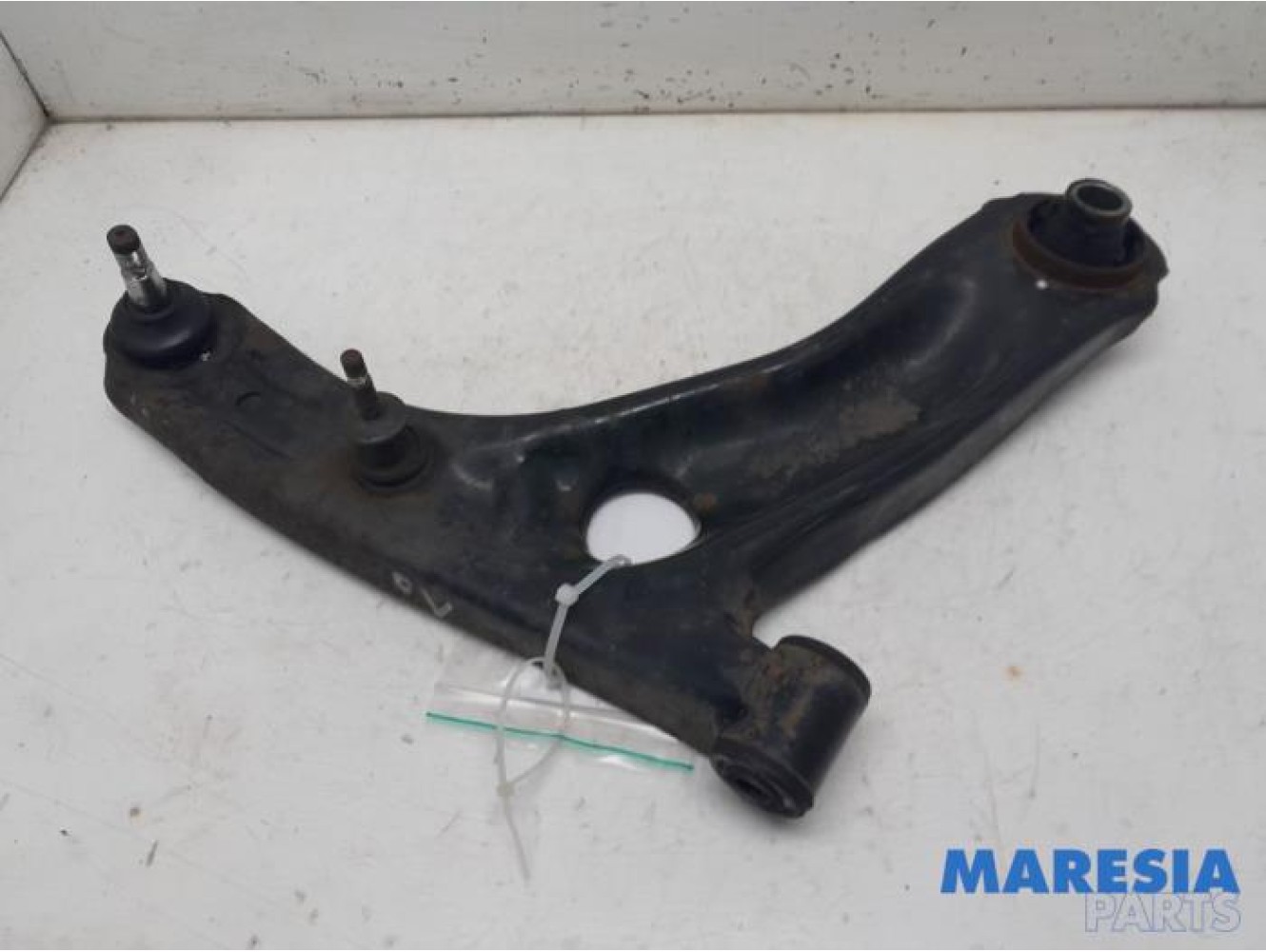 Peugeot - 107 - Front lower wishbone, right
