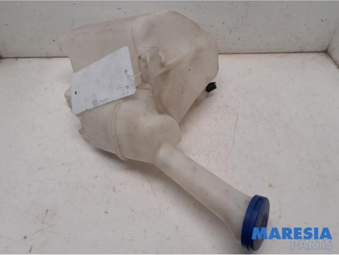 Peugeot - 107 - Front windscreen washer reservoir