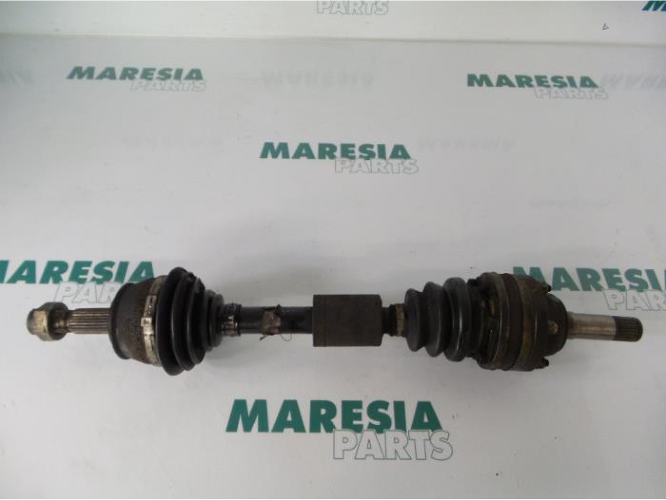 Alfa Romeo - 156 - Aandrijfas links-voor