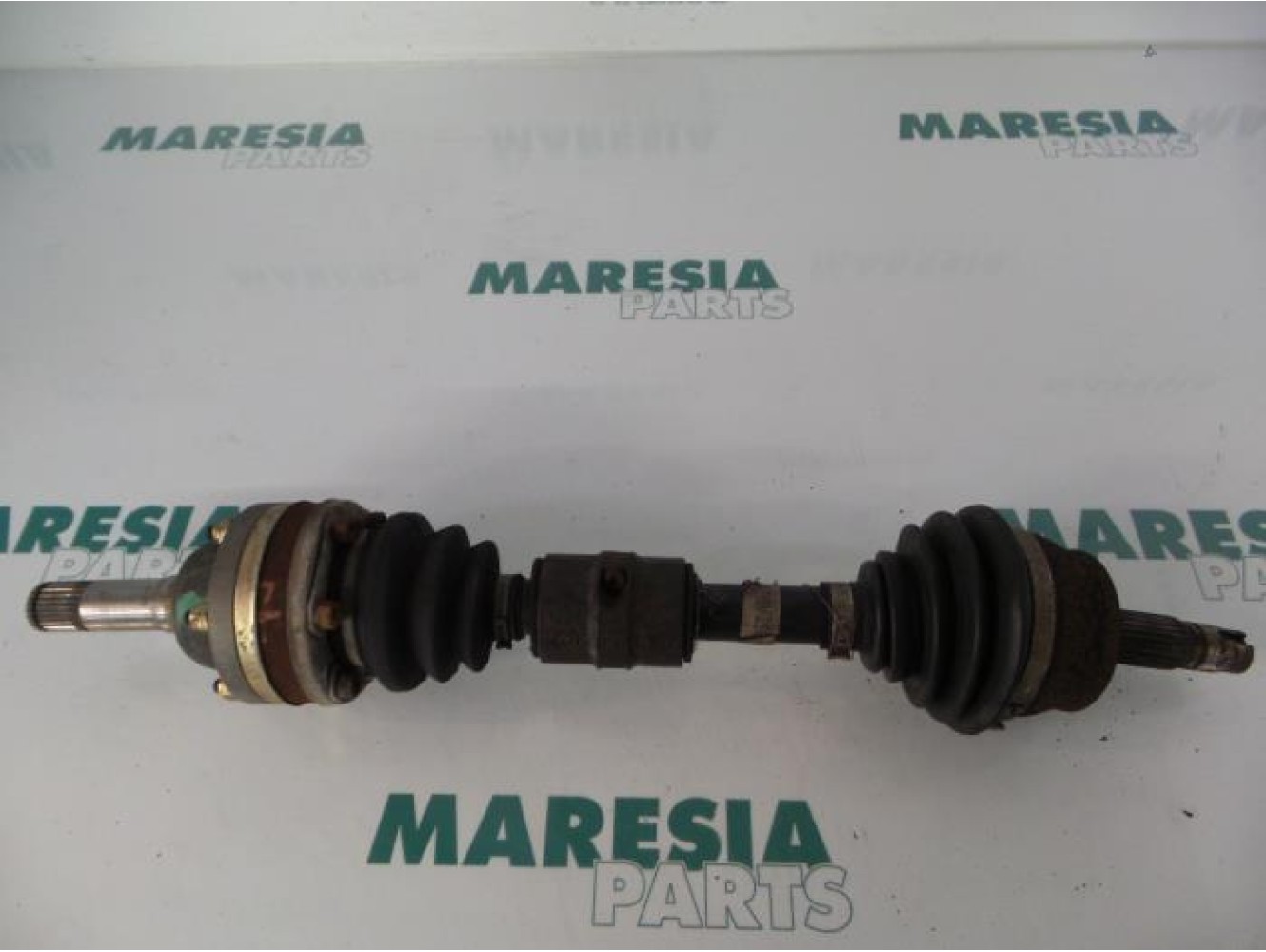 Alfa Romeo - 156 - Aandrijfas links-voor