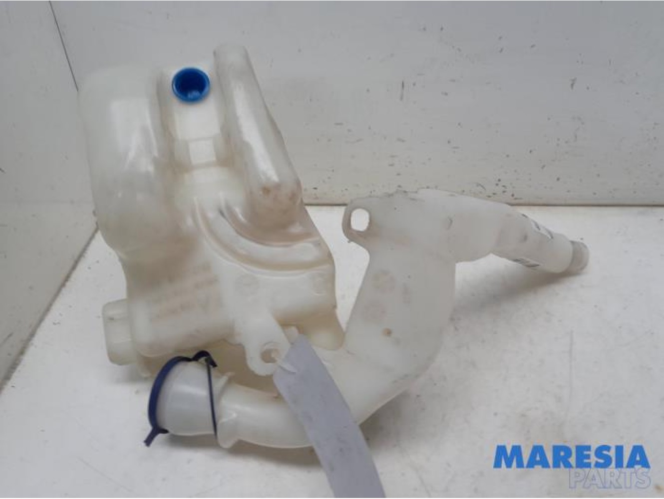 Peugeot - 207 - Front windscreen washer reservoir