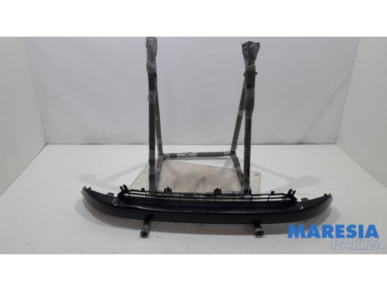 Peugeot - 3008 - Front bumper strip, central