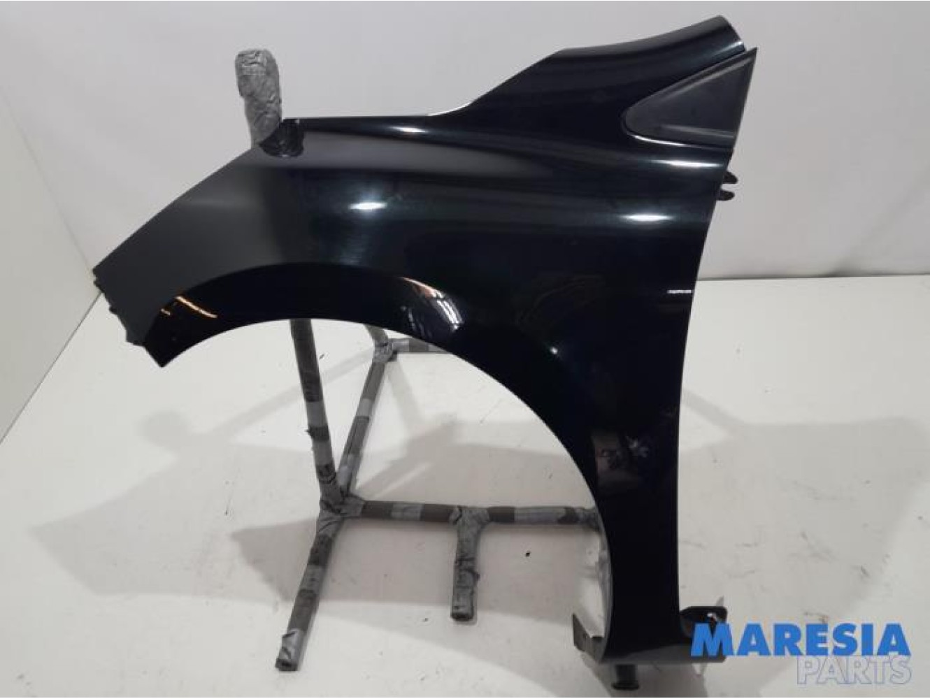Renault - Clio - Front wing, left