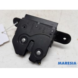Fiat - 500 - Tailgate lock mechanism