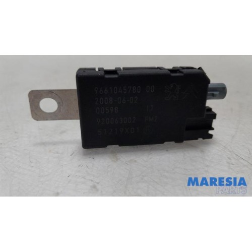 Peugeot - 207 - Antenne amplificateur