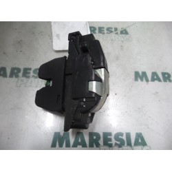 Peugeot - 207 - Tailgate lock mechanism
