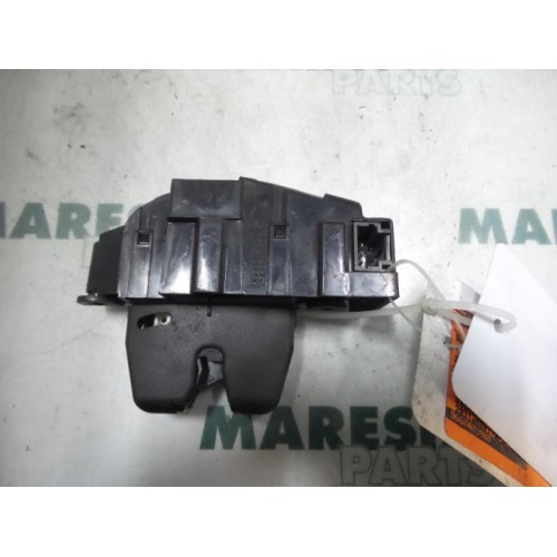 Peugeot - 207 - Tailgate lock mechanism