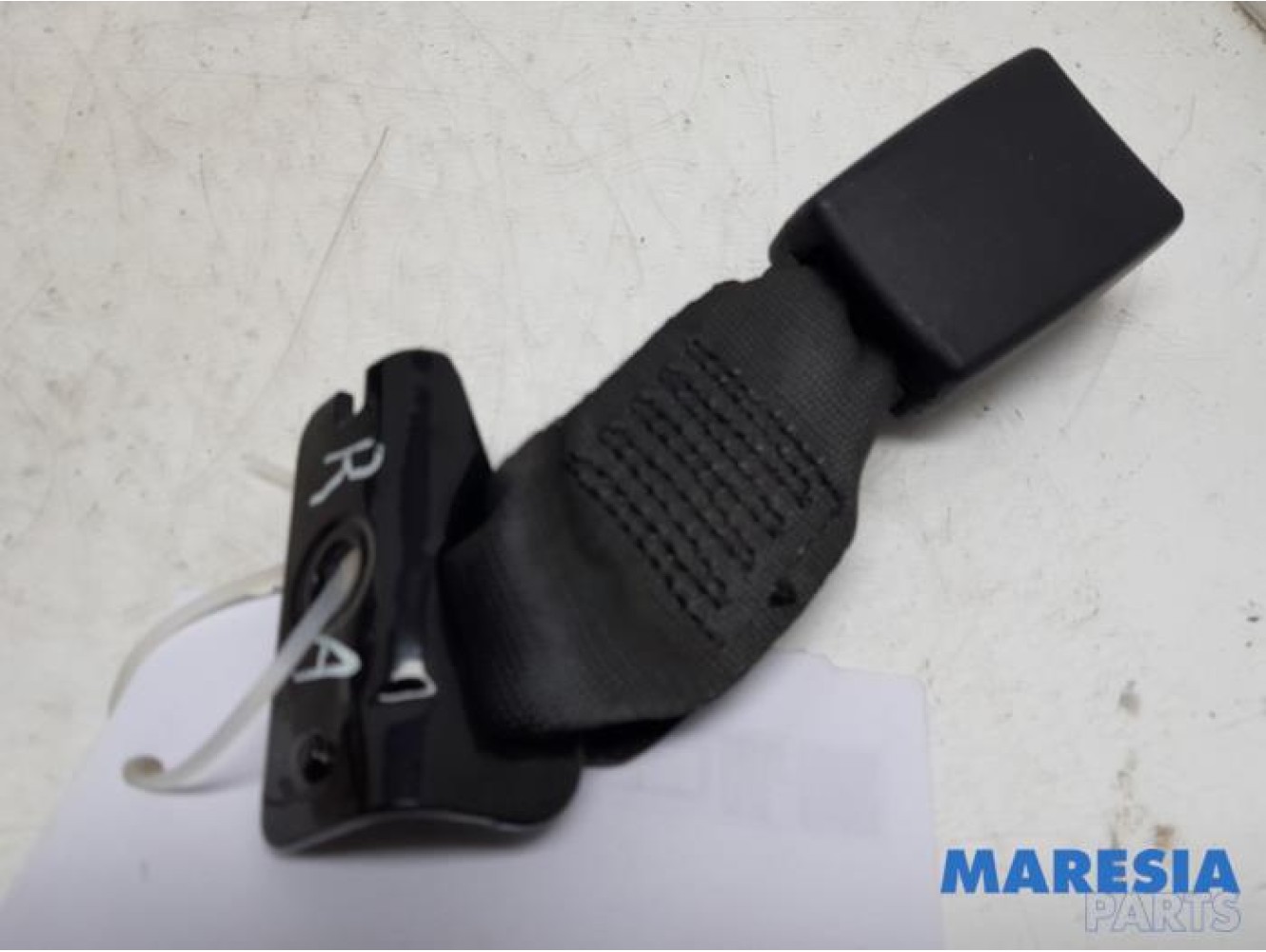 Fiat - 500 - Insertion ceinture de sécurité arrière droite