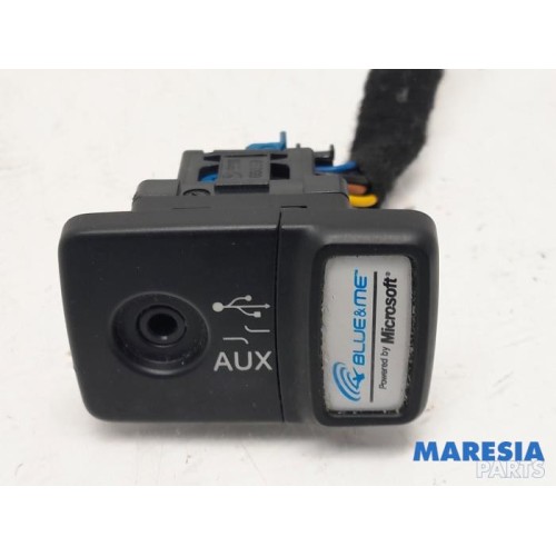 Fiat - 500 - AUX / USB connection