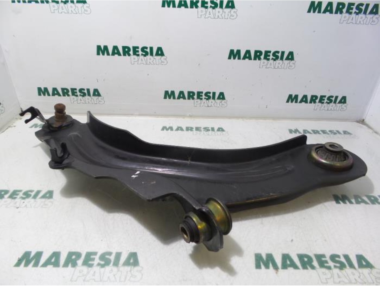Renault - Megane - Front lower wishbone, right