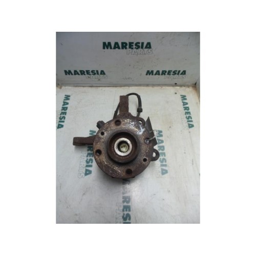 Renault - Clio - Knuckle, front right