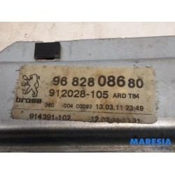 Peugeot - 3008 - Rear door window mechanism 4-door, right