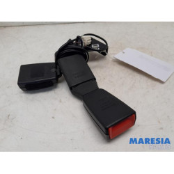 Peugeot - 3008 - Insertion ceinture de sécurité arrière droite