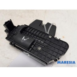 Peugeot - 3008 - Tailgate lock mechanism
