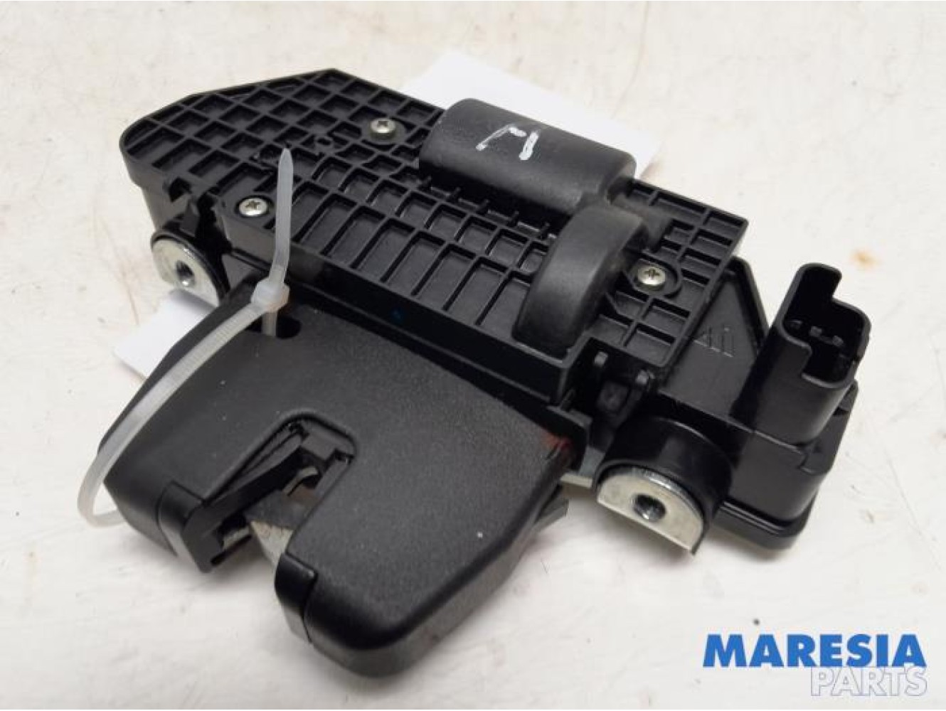 Peugeot - 3008 - Tailgate lock mechanism