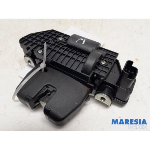 Peugeot - 3008 - Tailgate lock mechanism
