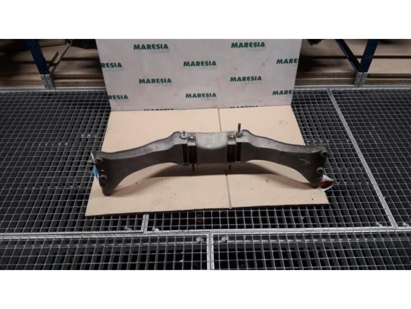 Alfa Romeo - GT - Rear support beam